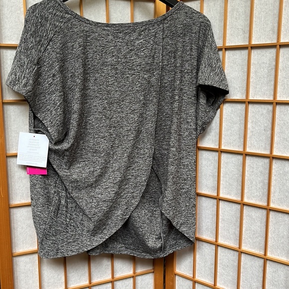 NWT Beyond yoga gray easy does it tee - Picture 6 of 6
